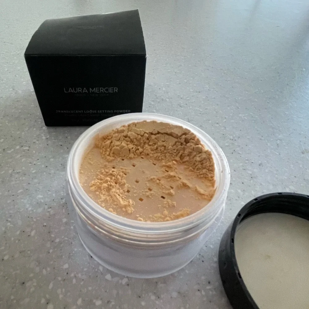 Laura Mercier translucent setting powder (honey)